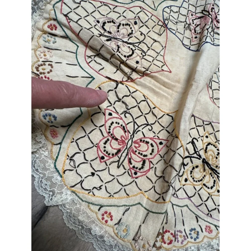 Vintage Hand-Embroidered Butterfly Lace Round Pillowcase Doily Victorian Flaws